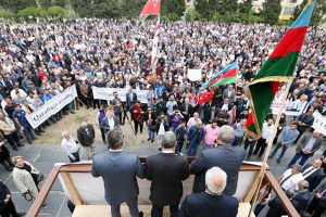 انتقاد تحلیل‌گر باکویی از رویکرد ضدایرانی حزب مساوات در میتینگ آزادی قراباغ