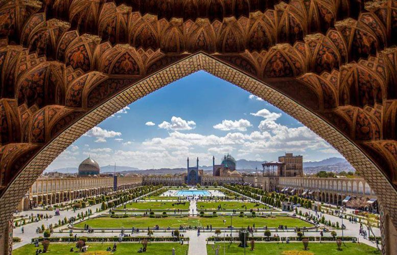 اصفهان، تجلی هویت ملّی ایرانی در عهد شاه عباس