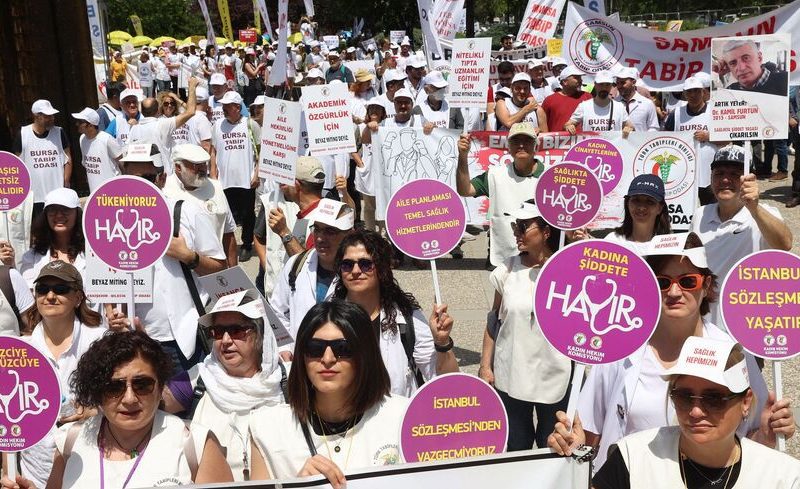 خشم و اعتراض کادر درمان و پزشکان ترکیه