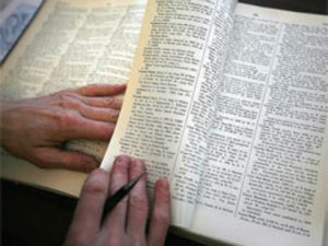 در زبان آذری رایج در جمهوری باکو، کلمه “املاء” با املای غلط نوشته می شود!