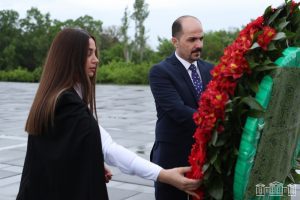 ادای احترام هیئت نمایندگان پارلمان عراق در بنای یادبود نسل کشی ارمنیان