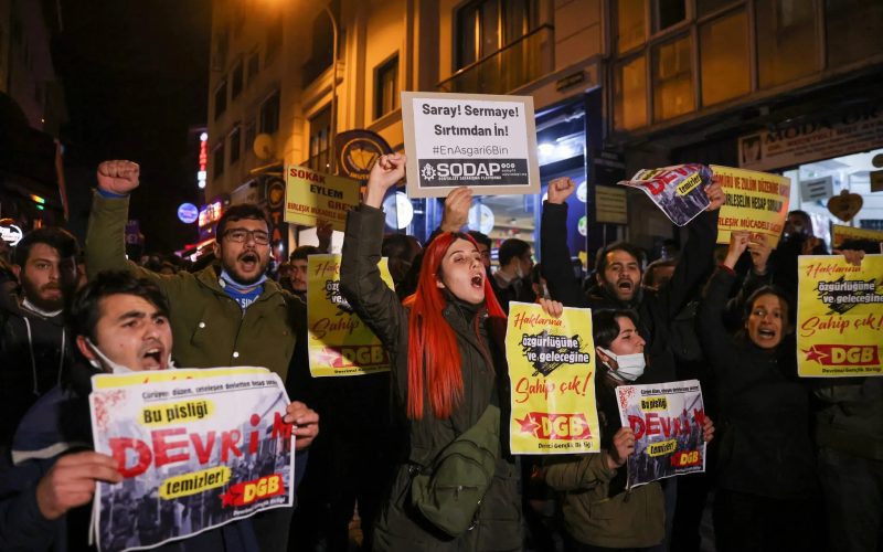 «پول ما دیگر ارزشی ندارد»؛ رشد ناامیدی در ترکیه به دنبال بحران لیر