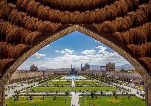 اصفهان، تجلی هویت ملّی ایرانی در عهد شاه عباس