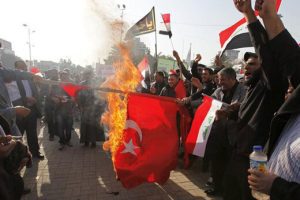 تجمع معترضان در مقابل کنسولگری‌های ترکیه در بغداد و بصره